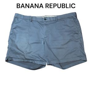 BANANA REPUBLIC 7” flat front shorts